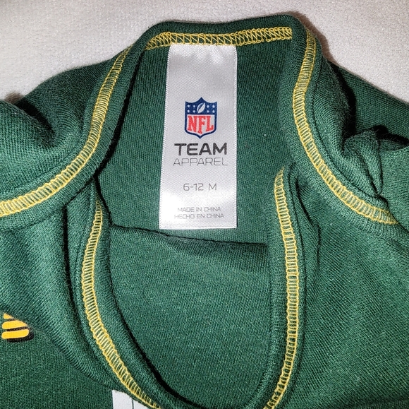 PACKER'S FAN- NFL- 6/12M Packer's green and yellow short sleeve bodysuit - Picture 4 of 6